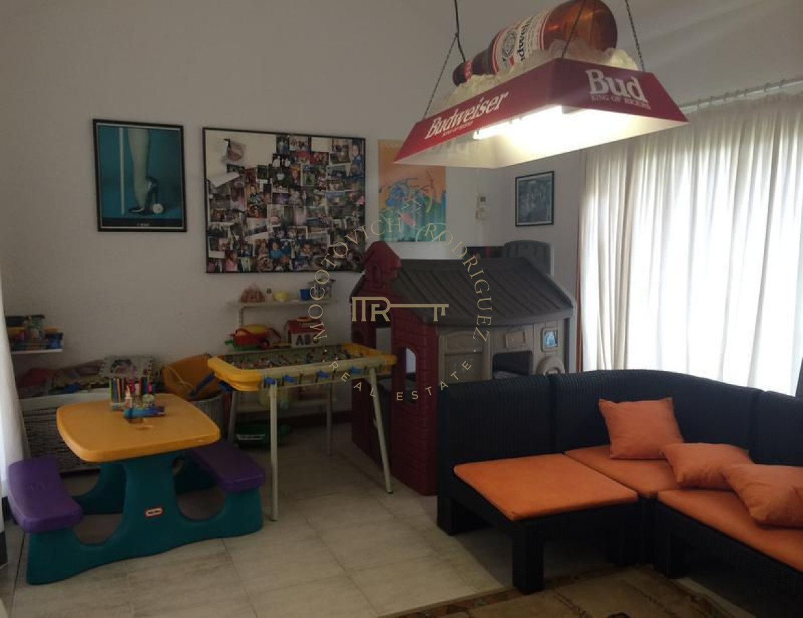 Casa ID.37 - Casa en venta 7 dormitorios - Piscina climatizada cubierta  - Punta del Este- Mansa.