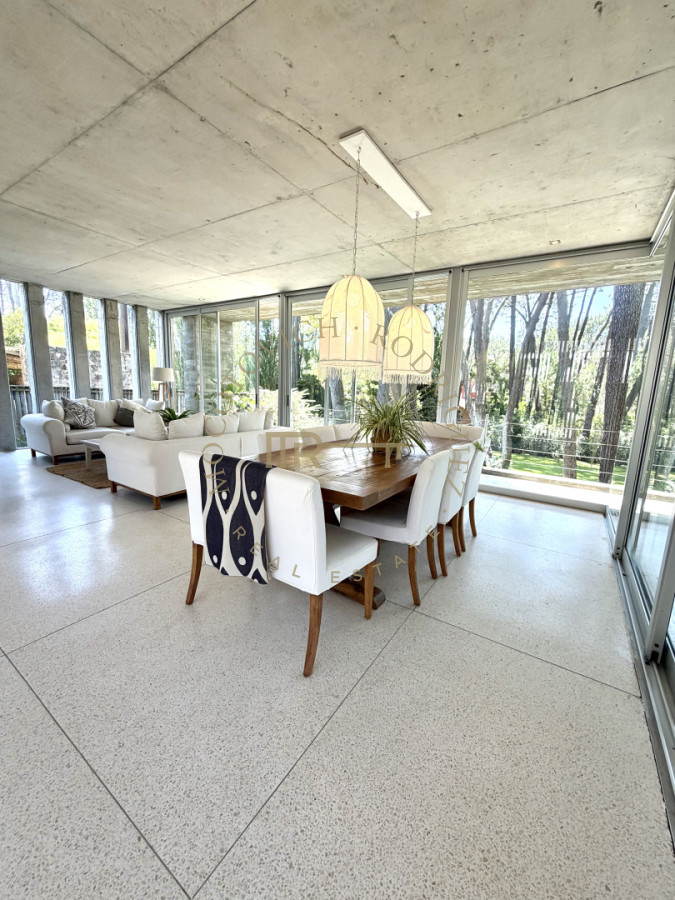 Casa ID.4236 - Casa en barrio privado de 4 dormitorios. Alquiler anual. Punta del Este