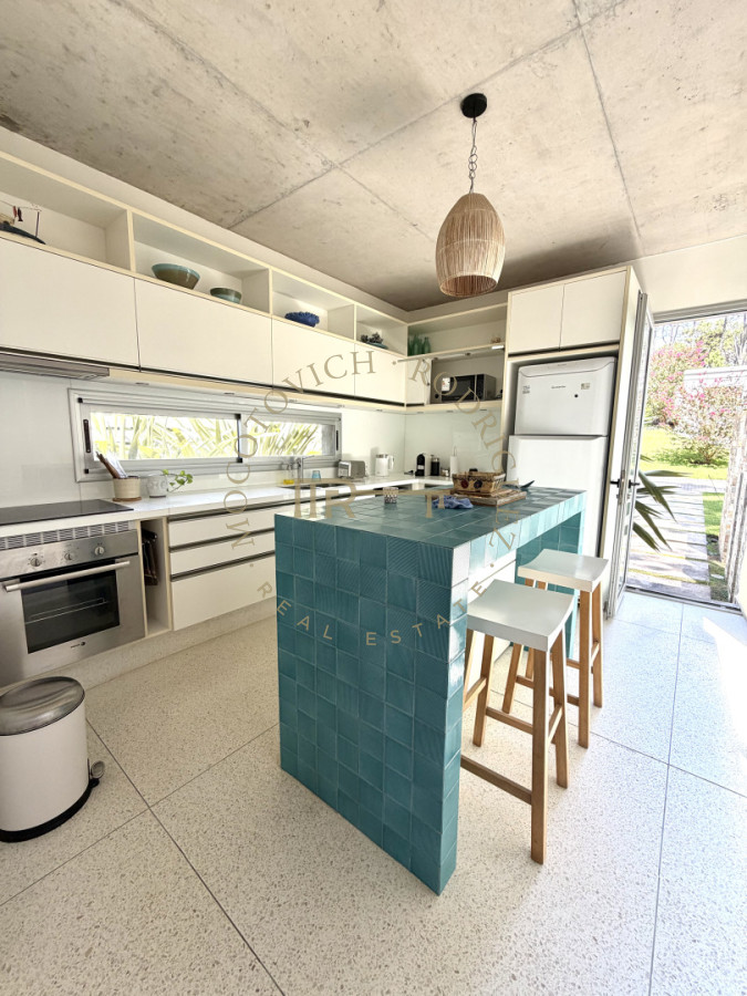 Casa ID.4236 - Casa en barrio privado de 4 dormitorios. Alquiler anual. Punta del Este