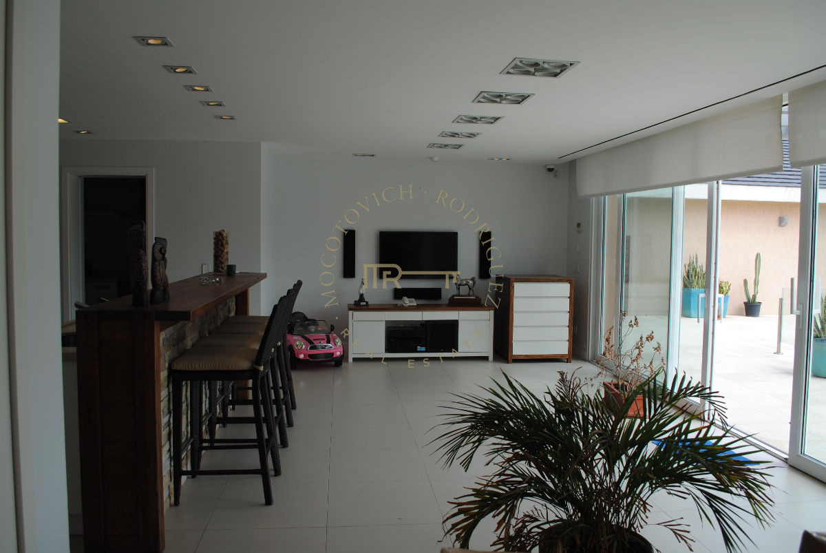 Casa ID.3 - Casa frente al mar en venta, 6 dormitorios. Nueva. Primera fila . Mansa Punta del Este