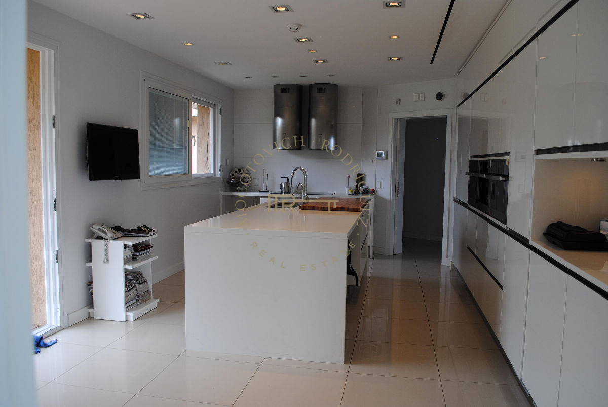 Casa ID.3 - Casa frente al mar en venta, 6 dormitorios. Nueva. Primera fila . Mansa Punta del Este