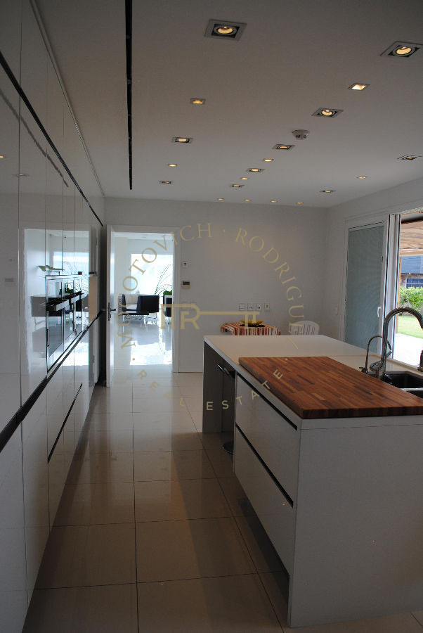 Casa ID.3 - Casa frente al mar en venta, 6 dormitorios. Nueva. Primera fila . Mansa Punta del Este