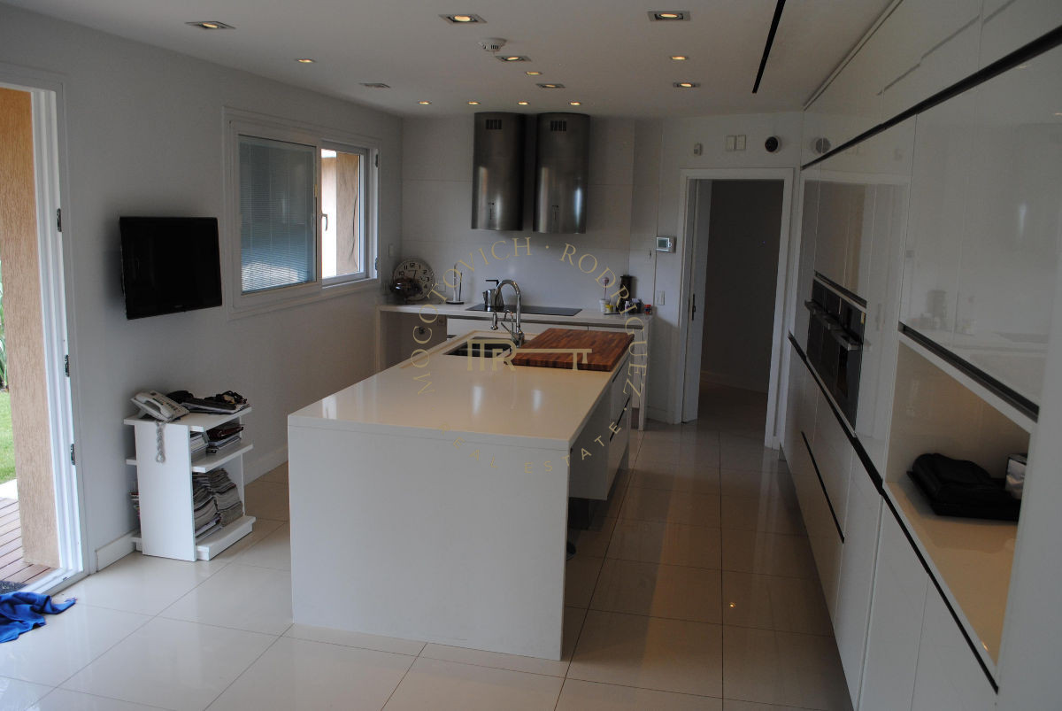 Casa ID.3 - Casa frente al mar en venta, 6 dormitorios. Nueva. Primera fila . Mansa Punta del Este