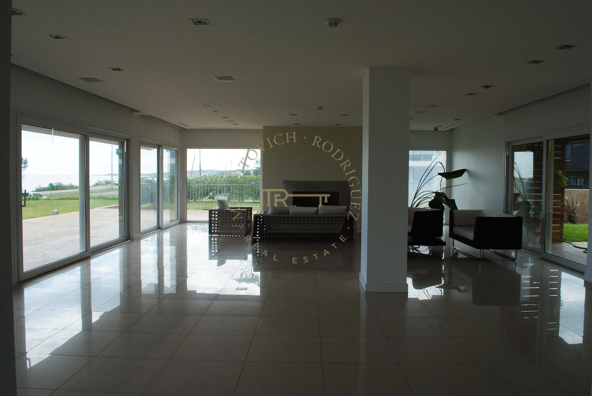 Casa ID.3 - Casa frente al mar en venta, 6 dormitorios. Nueva. Primera fila . Mansa Punta del Este