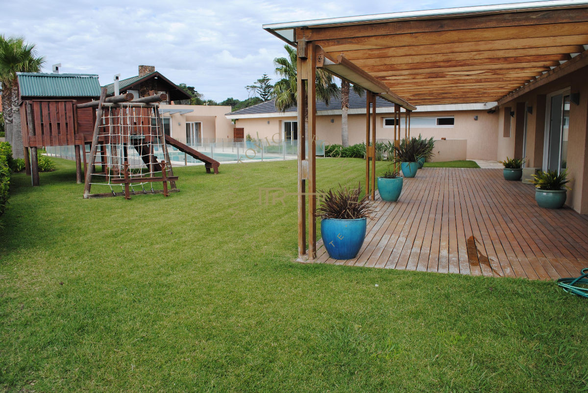 Casa ID.3 - Casa frente al mar en venta, 6 dormitorios. Nueva. Primera fila . Mansa Punta del Este