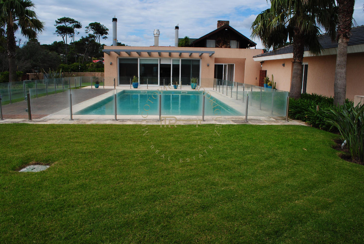 Casa ID.3 - Casa frente al mar en venta, 6 dormitorios. Nueva. Primera fila . Mansa Punta del Este
