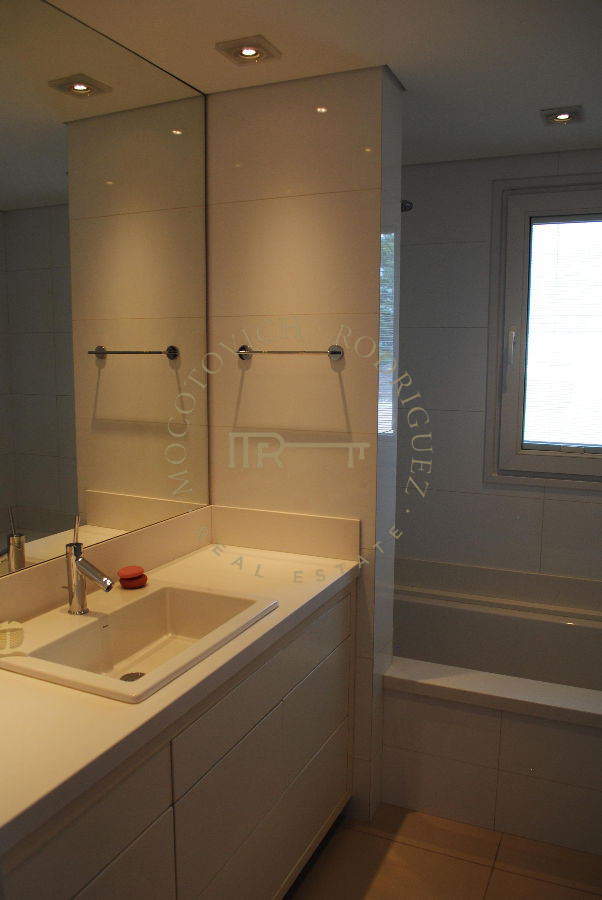 Casa ID.3 - Casa frente al mar en venta, 6 dormitorios. Nueva. Primera fila . Mansa Punta del Este