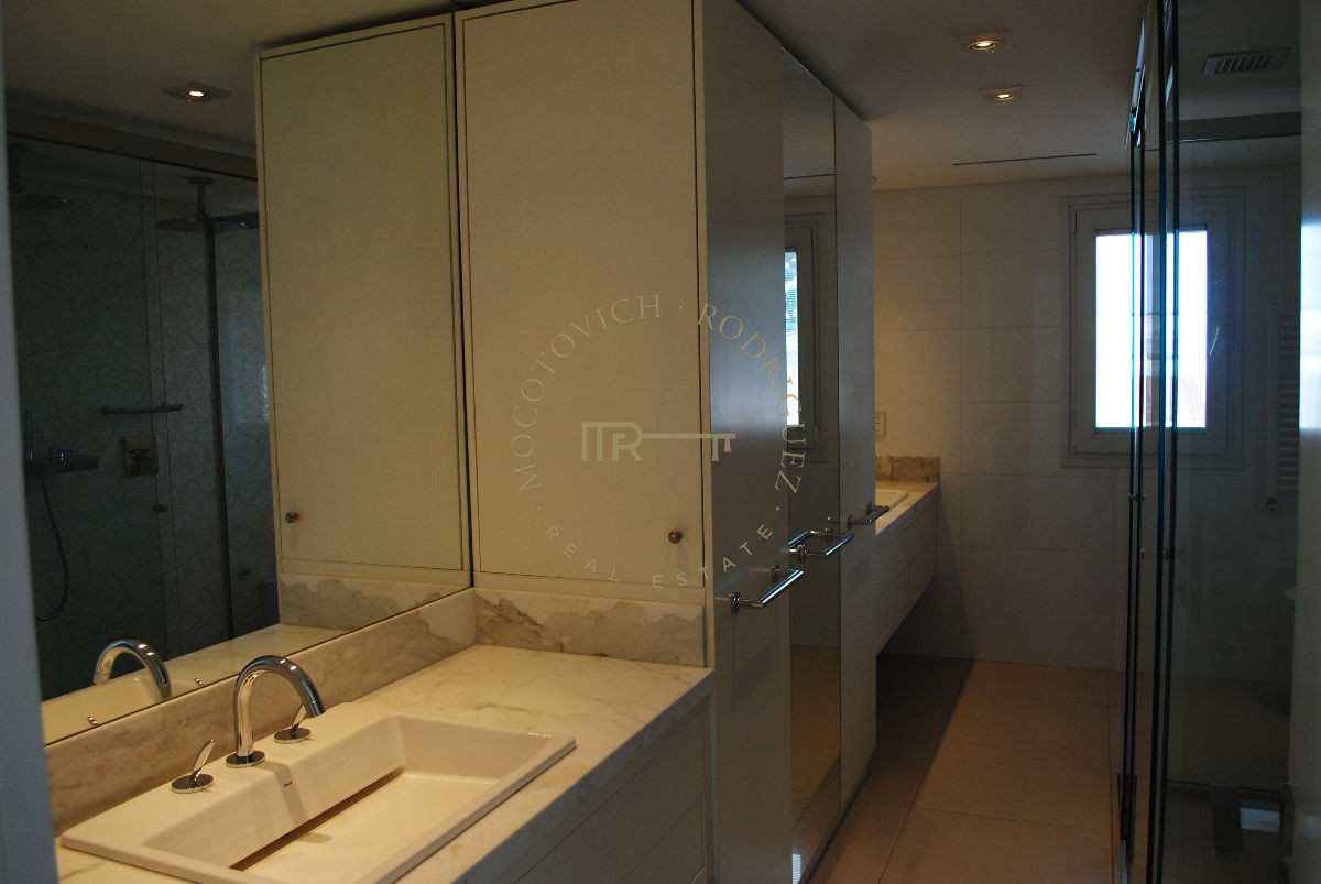 Casa ID.3 - Casa frente al mar en venta, 6 dormitorios. Nueva. Primera fila . Mansa Punta del Este