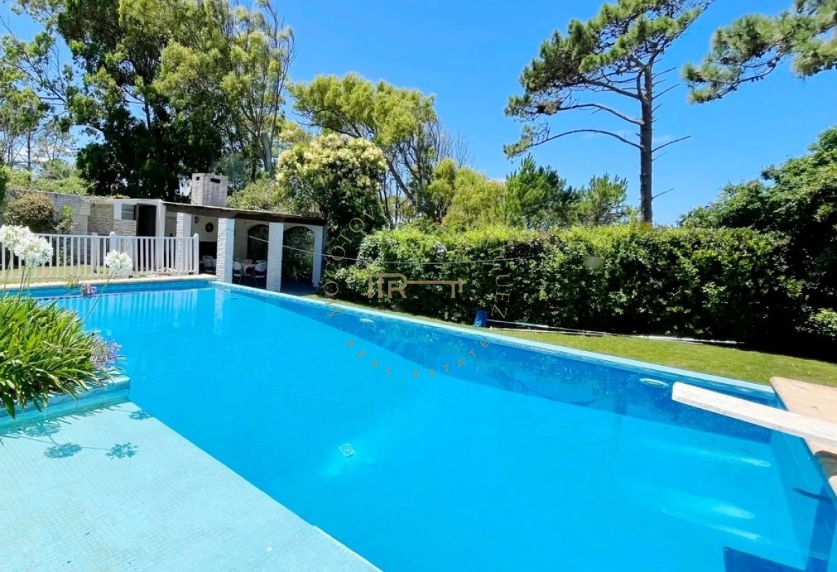 Casa ID.3050 - Casa de 3 dormitorios  y dep. de servicio. Piscina y barbacoa cerca del mar en alquiler temporal. 2026