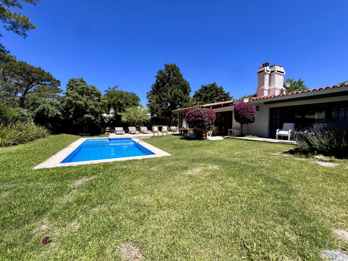 Casa ID.2447 - Hermosa casa de 4 dormitorios con piscina climatizada en alquiler temporal Punta del Este
