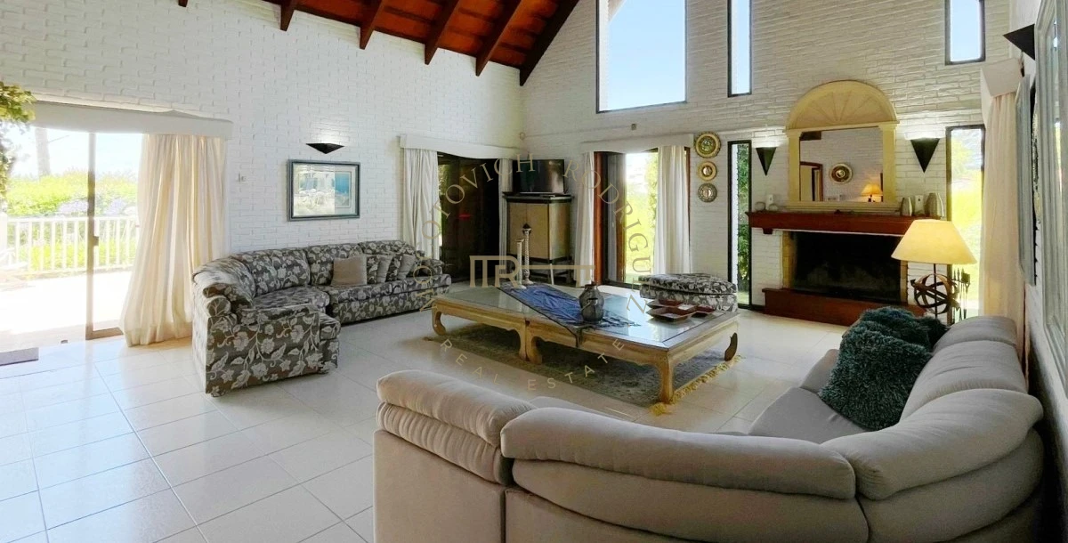 Casa ID.3050 - Casa de 3 dormitorios  y dep. de servicio. Piscina y barbacoa cerca del mar en alquiler temporal. 2026