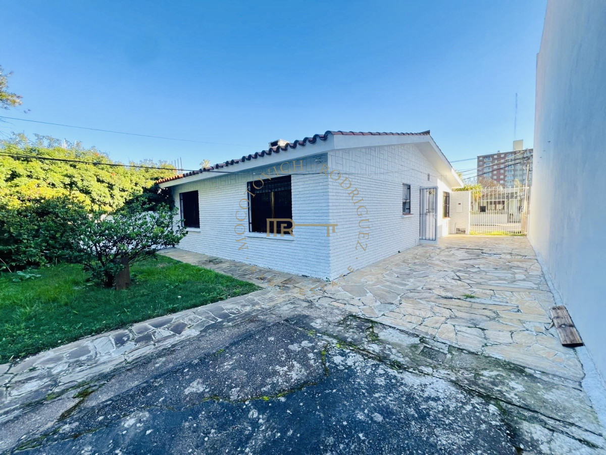 Casa ID.3626 - Chalet en el centro de Maldonado, 