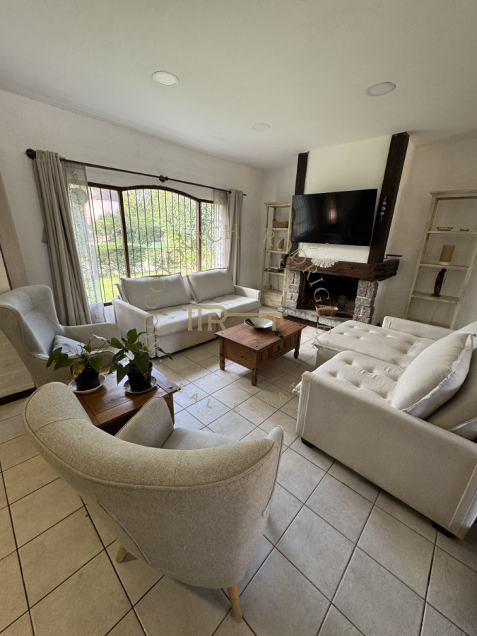 Casa ID.3540 - Casa en alquiler anual 4 dormitorios. Punta del este Maldonado.-