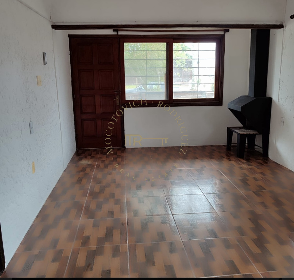 Casa ID.3864 - Casa De 2 Dormitorios + Local Comercial