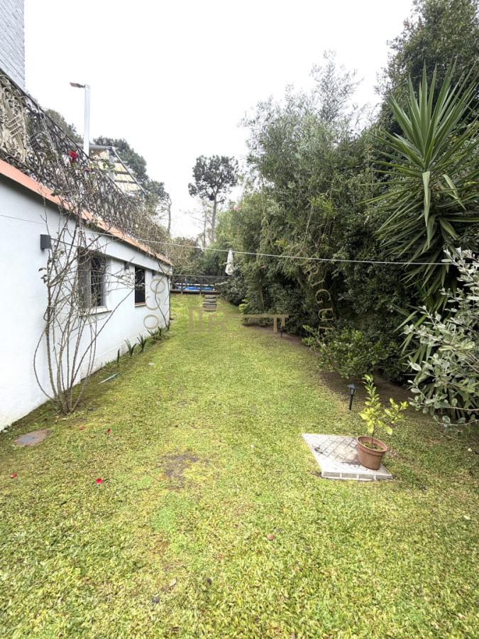 Casa ID.4552 - Casa en venta 3 dormitorios Piscina y Barbacoa. Pinares Punta del Este