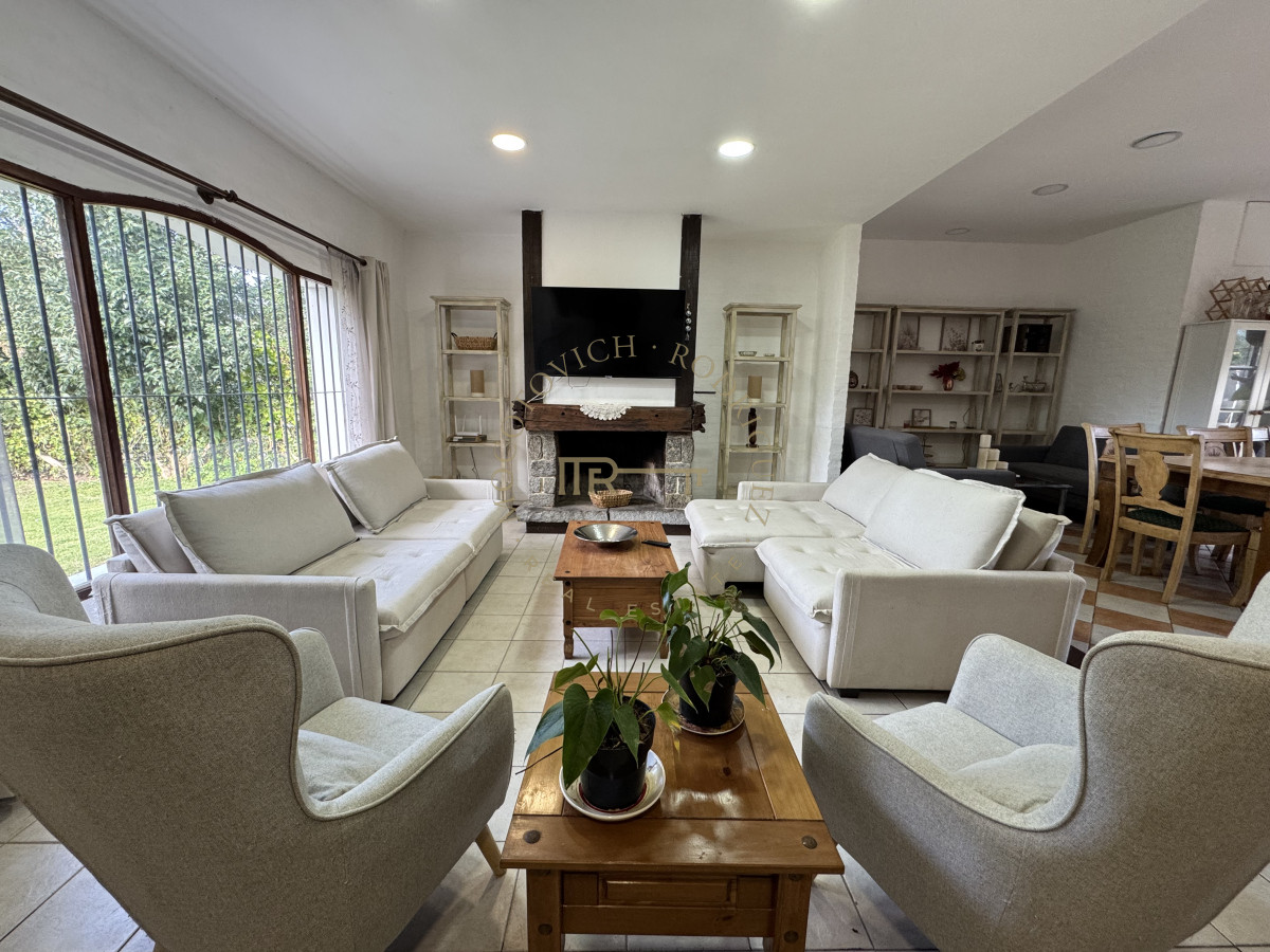 Casa ID.3540 - Casa en alquiler anual 4 dormitorios. Punta del este Maldonado.-