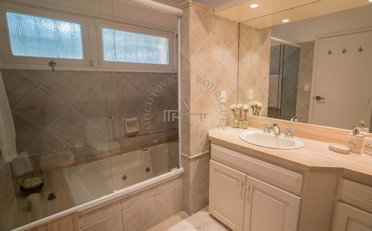 Casa ID.4 - Casa en venta alquiler temporal 6 dormitorios a nuevo - Mansa-Punta del Este. 