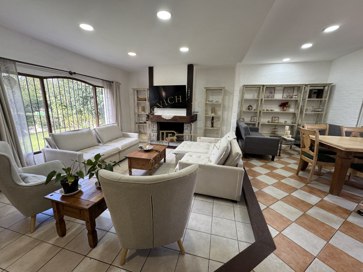 Casa ID.3540 - Casa en alquiler anual 4 dormitorios. Punta del este Maldonado.-