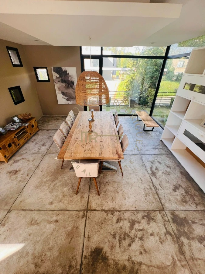 Casa ID.493 - Casa moderna en venta de 4 dormitorios en suite -Barrio Cerrado La Arbolada- Punta del Este.