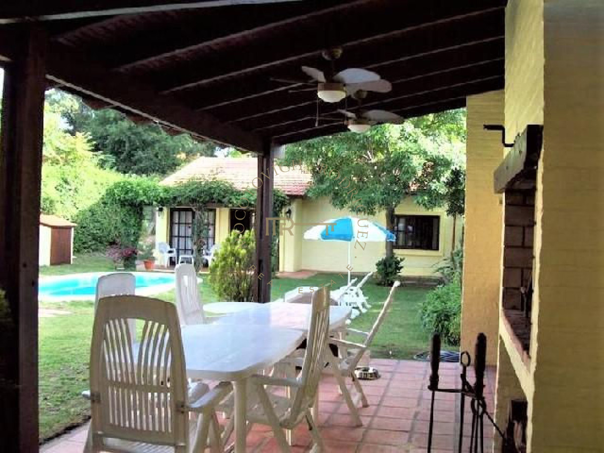Casa ID.50 - Casa en venta de 4 dormitorios  - Mansa