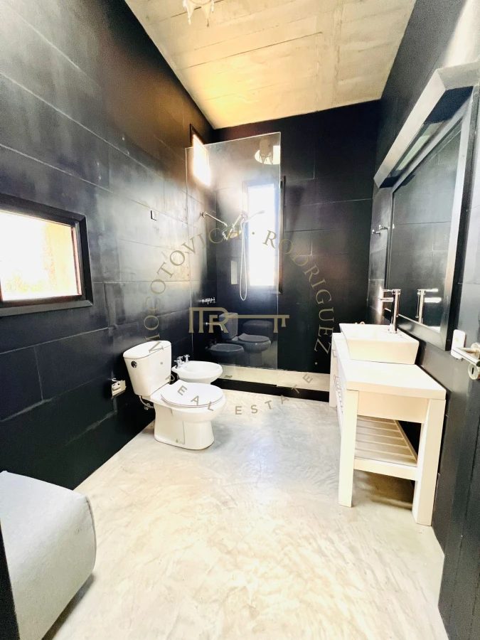 Casa ID.493 - Casa moderna en venta de 4 dormitorios en suite -Barrio Cerrado La Arbolada- Punta del Este.