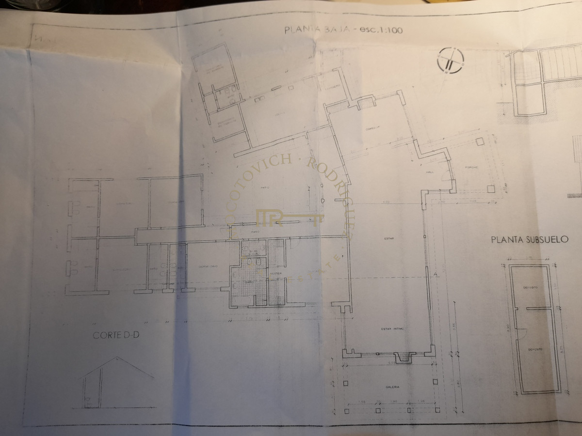 Casa ID.1764 - Importante casa en venta de 5 dormitorios. 
