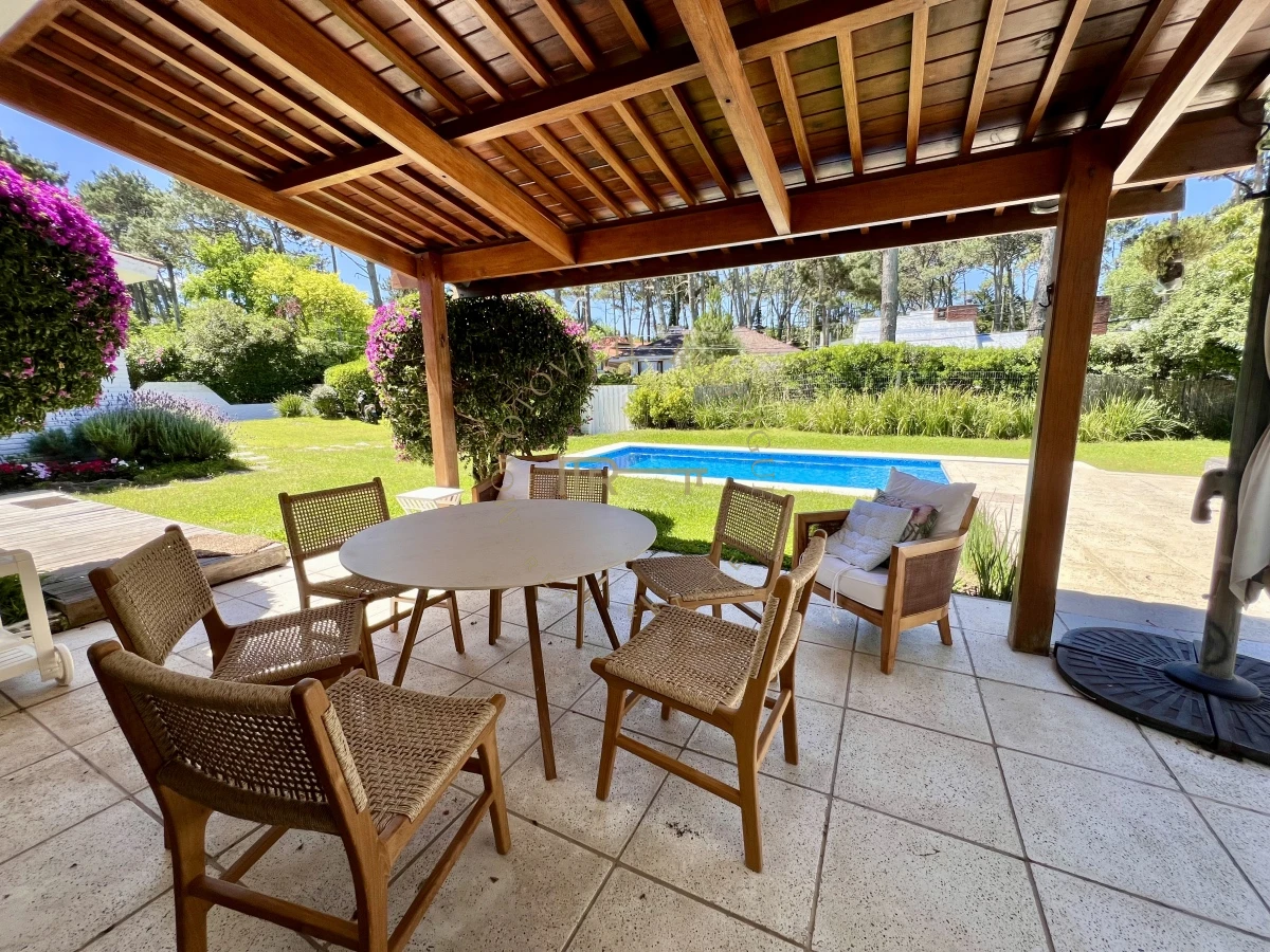 Casa ID.2447 - Hermosa casa de 4 dormitorios con piscina climatizada en alquiler temporal Punta del Este