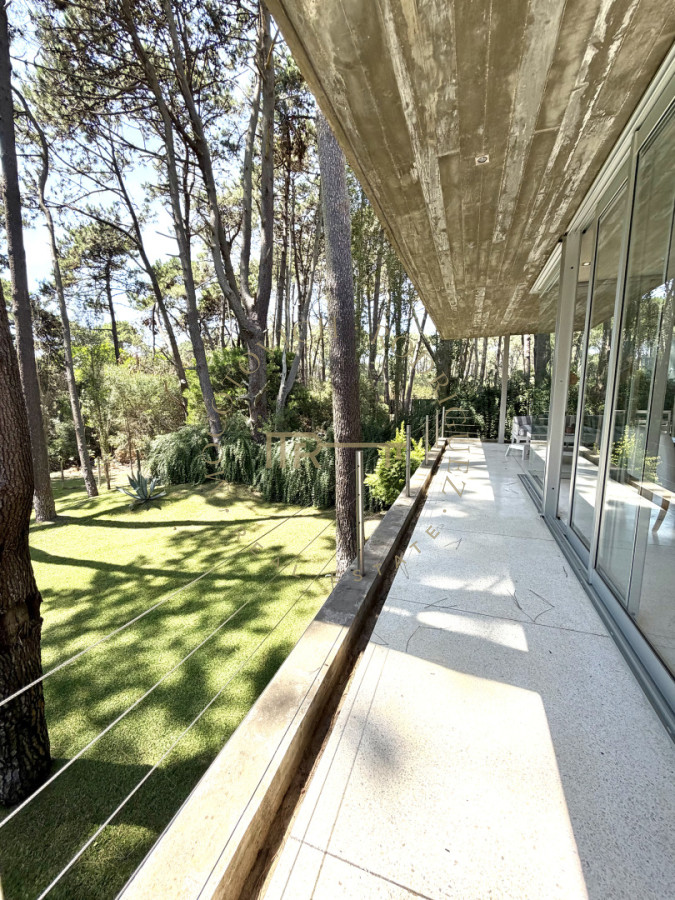 Casa ID.4236 - Casa en barrio privado de 4 dormitorios. Alquiler anual. Punta del Este