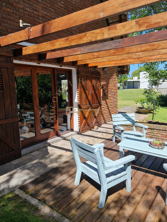 Casa ID.2495 - Casa de tres dormitorios en venta Pinares Punta del Este.- 
