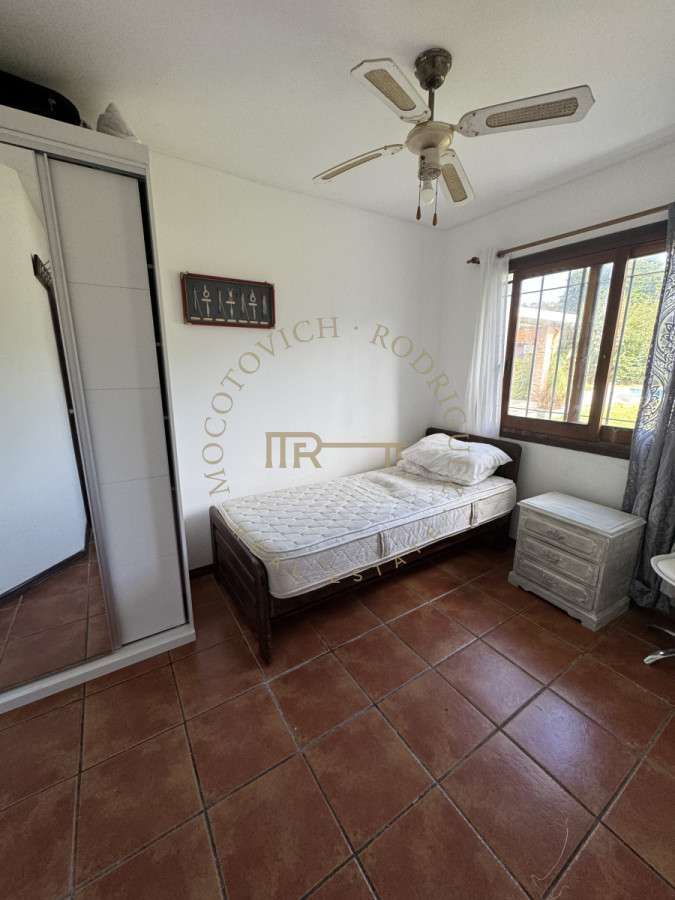 Casa ID.3540 - Casa en alquiler anual 4 dormitorios. Punta del este Maldonado.-