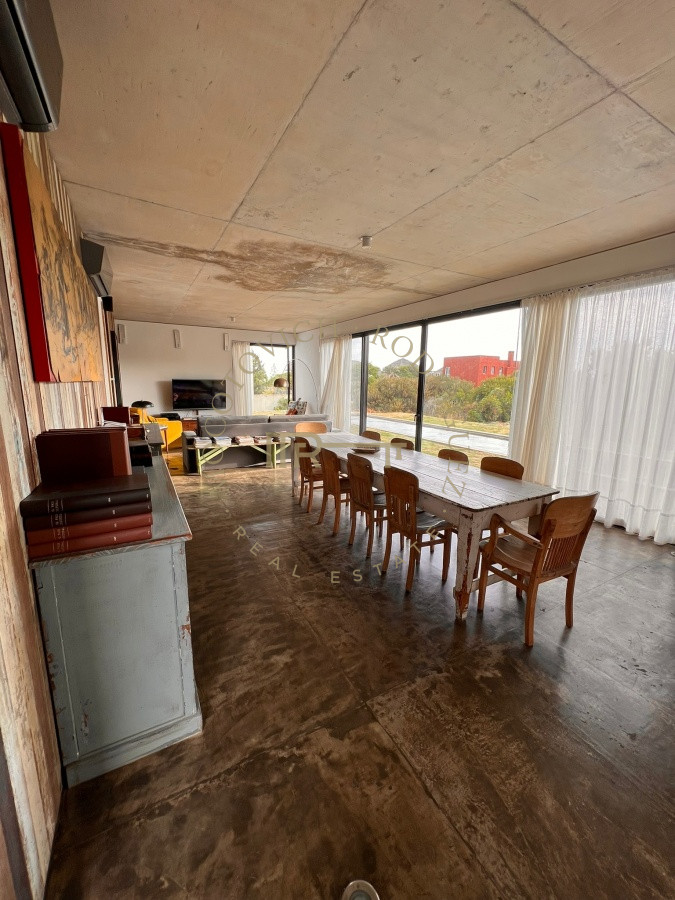 Casa ID.481 - Casa en venta y alquiler temporal de 3 suites y dependencia de servicio  - Punta Piedras
