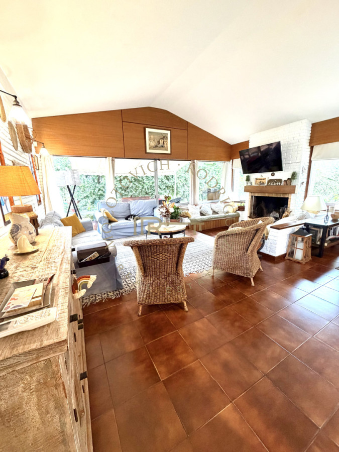 Casa ID.4552 - Casa en venta 3 dormitorios Piscina y Barbacoa. Pinares Punta del Este