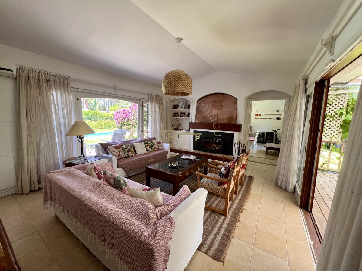Casa ID.2447 - Hermosa casa de 4 dormitorios con piscina climatizada en alquiler temporal Punta del Este