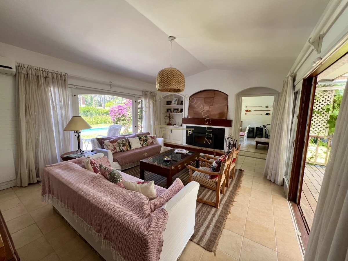 Casa ID.2447 - Hermosa casa de 4 dormitorios con piscina climatizada en alquiler temporal Punta del Este