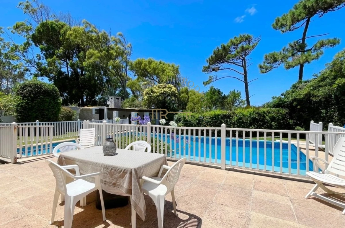 Casa ID.3050 - Casa de 3 dormitorios  y dep. de servicio. Piscina y barbacoa cerca del mar en alquiler temporal. 2026