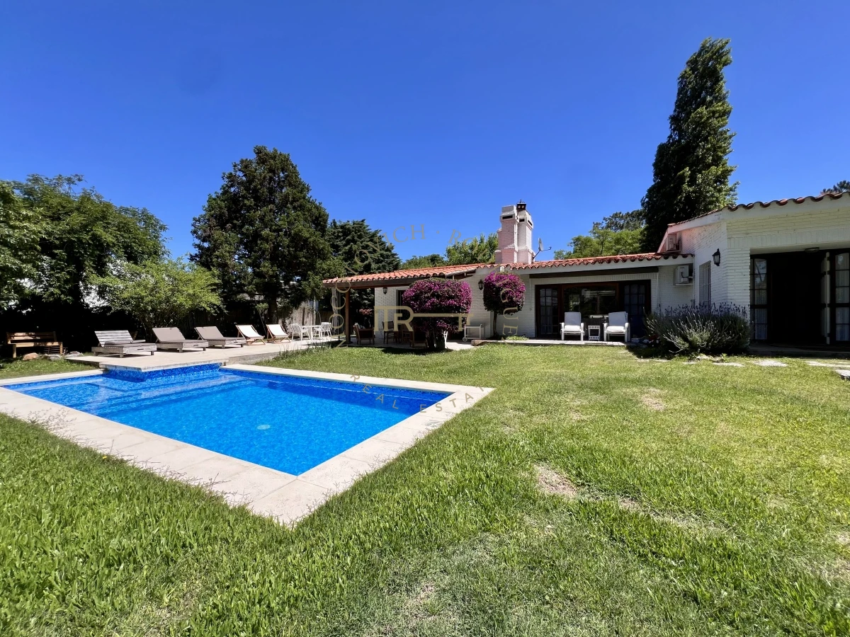 Casa ID.2447 - Hermosa casa de 4 dormitorios con piscina climatizada en alquiler temporal Punta del Este