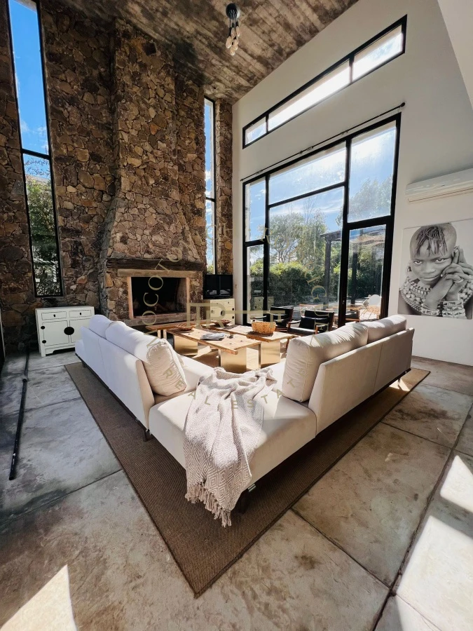 Casa ID.493 - Casa moderna en venta de 4 dormitorios en suite -Barrio Cerrado La Arbolada- Punta del Este.