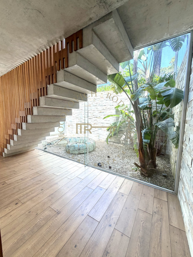 Casa ID.4236 - Casa en barrio privado de 4 dormitorios. Alquiler anual. Punta del Este