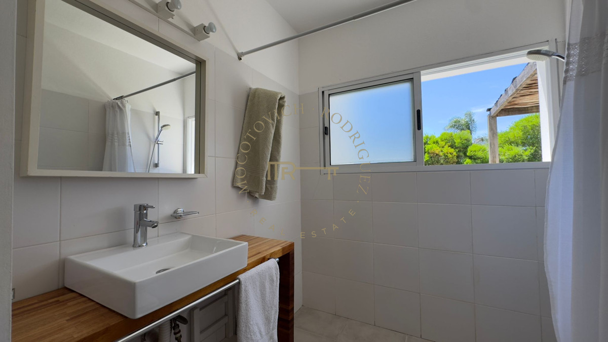 Casa ID.2619 - Casa alquiler anual barrio cerrado. 4 dormitorios piscina, parrillero. 