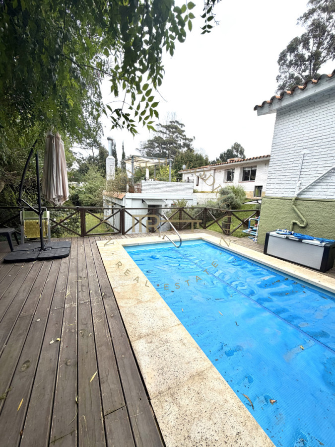 Casa ID.4552 - Casa en venta 3 dormitorios Piscina y Barbacoa. Pinares Punta del Este