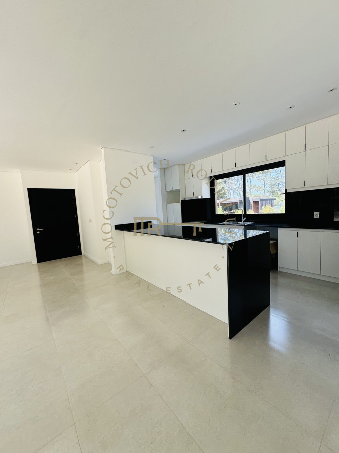 Casa ID.2966 - Casa en venta a estrenar  3 dormitorios. Punta del Este. Permuta