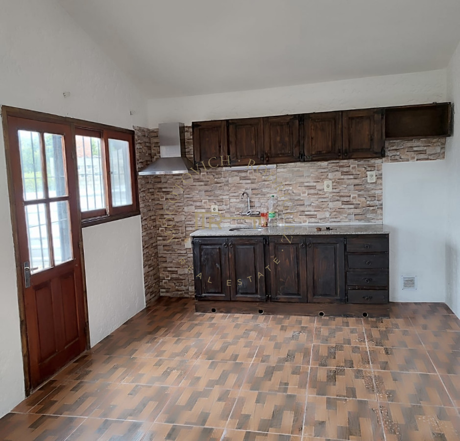 Casa ID.3864 - Casa De 2 Dormitorios + Local Comercial
