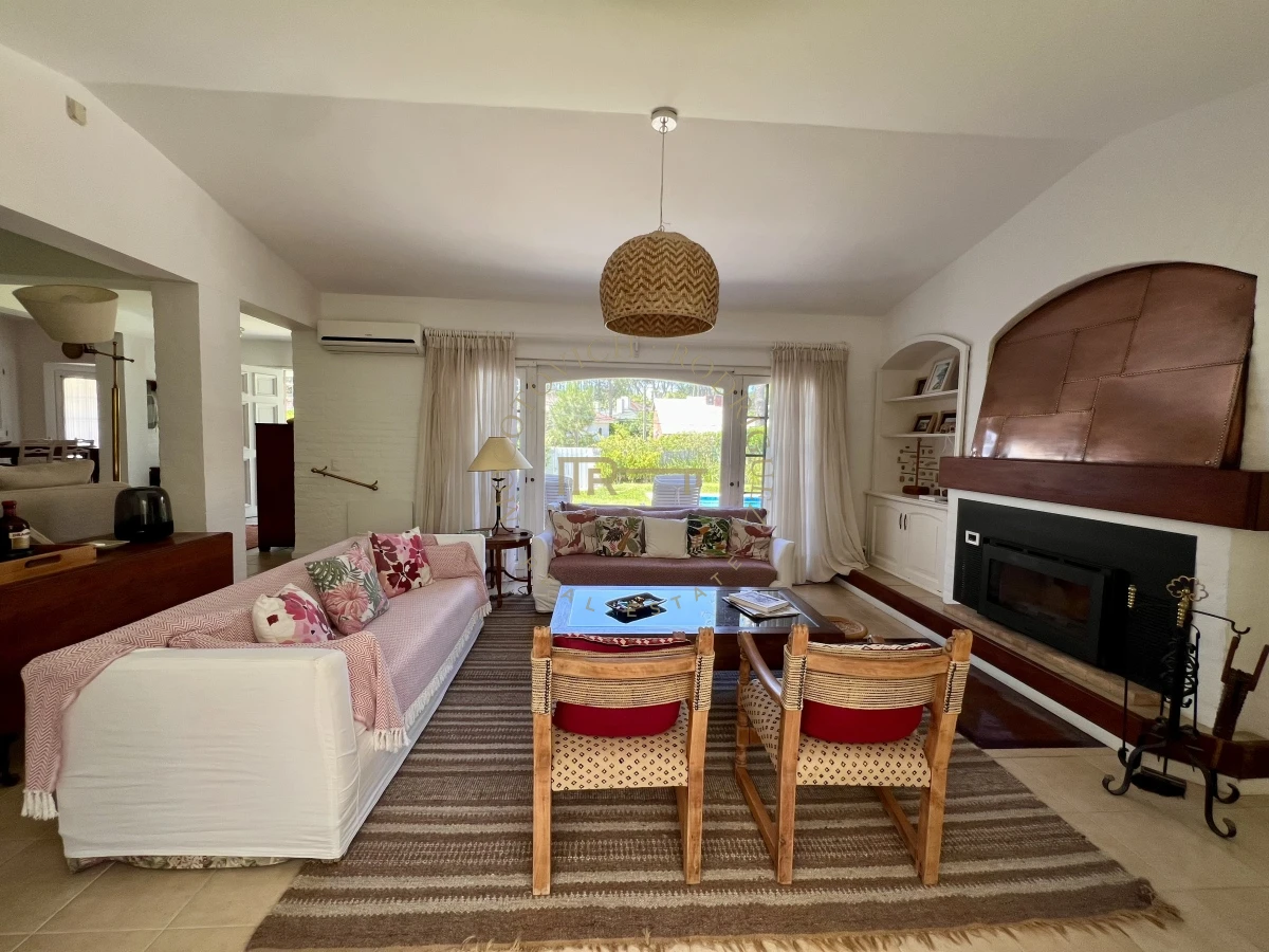 Casa ID.2447 - Hermosa casa de 4 dormitorios con piscina climatizada en alquiler temporal Punta del Este