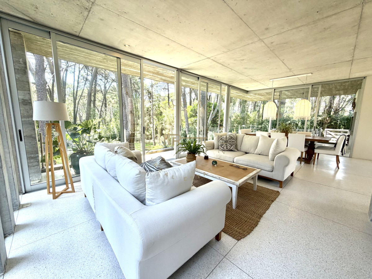 Casa ID.4236 - Casa en barrio privado de 4 dormitorios. Alquiler anual. Punta del Este