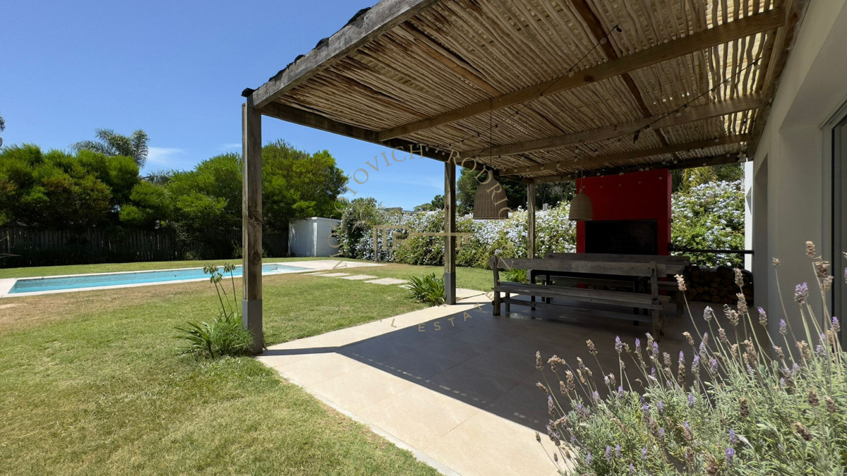 Casa ID.2619 - Casa alquiler anual barrio cerrado. 4 dormitorios piscina, parrillero. 