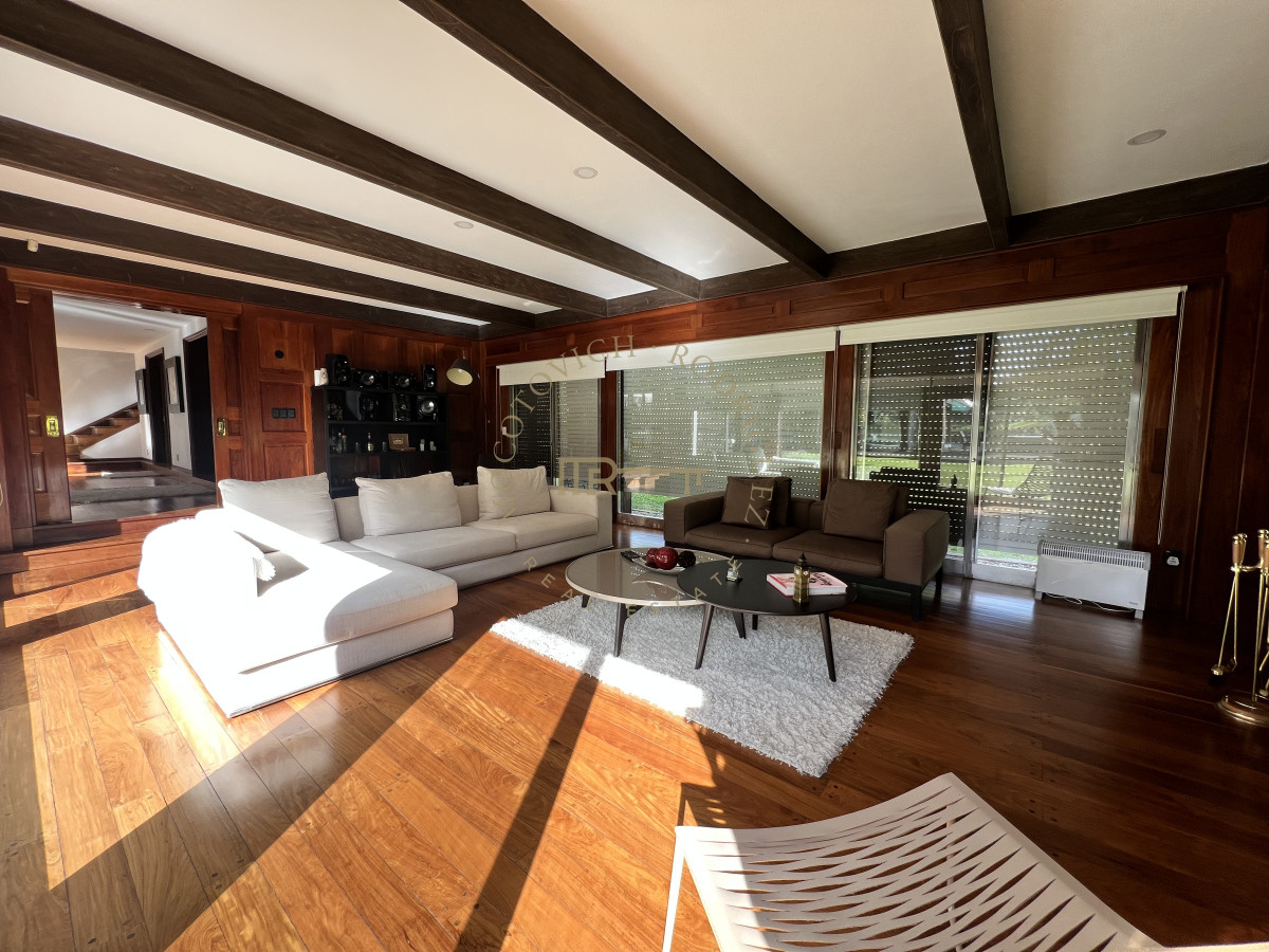 Casa ID.3412 - Exclusiva casa en venta, 5 dormitorios, gran parque, piscina climatizada. 