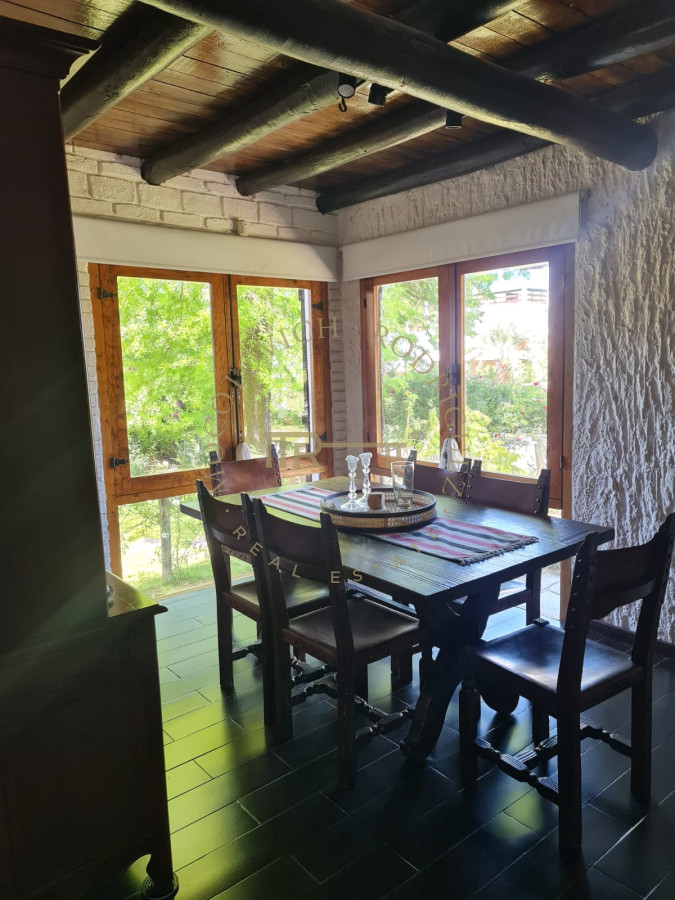 Casa ID.2495 - Casa de tres dormitorios en venta Pinares Punta del Este.- 