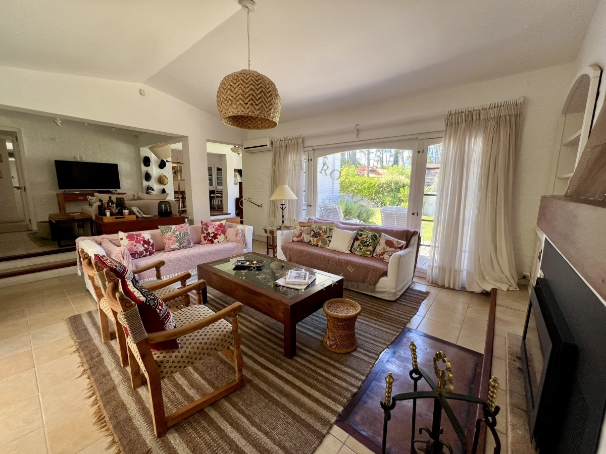 Casa ID.2447 - Hermosa casa de 4 dormitorios con piscina climatizada en alquiler temporal Punta del Este