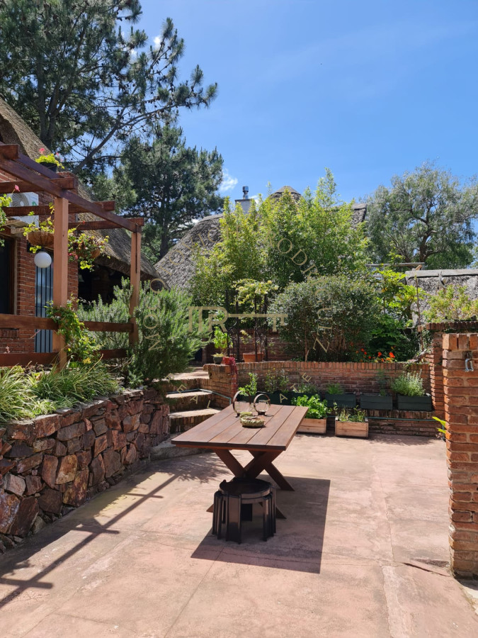 Casa ID.2495 - Casa de tres dormitorios en venta Pinares Punta del Este.- 
