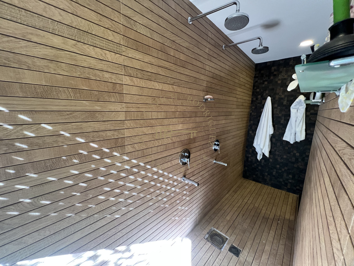 Casa ID.3412 - Exclusiva casa en venta, 5 dormitorios, gran parque, piscina climatizada. 